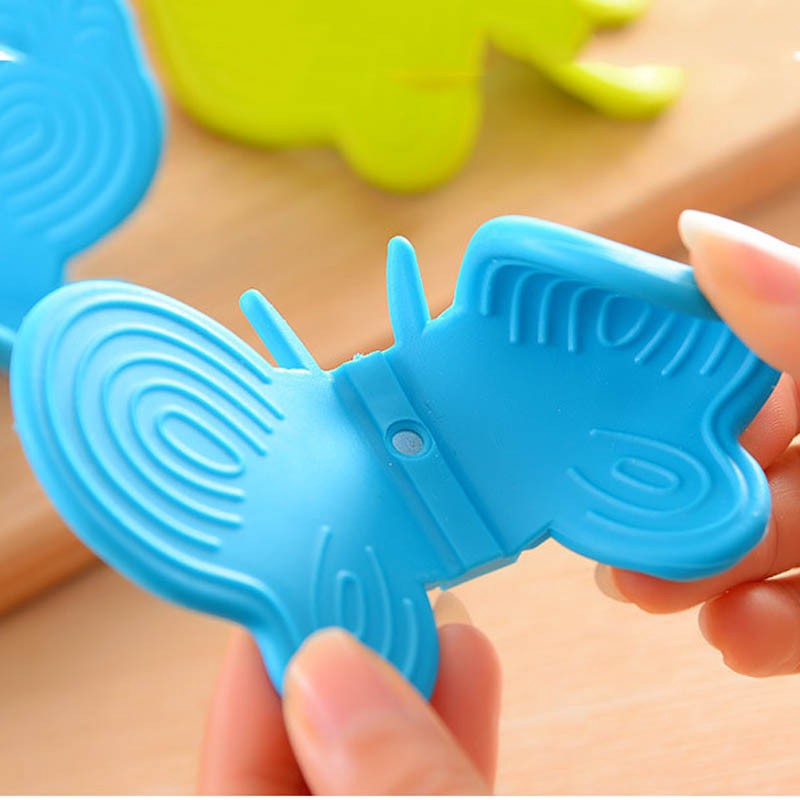 Dụng cụ kẹp chén đĩa Houseeker bảo vệ ngón tay chống nóng không trượt hình bướm dùng cho lò vi sóng