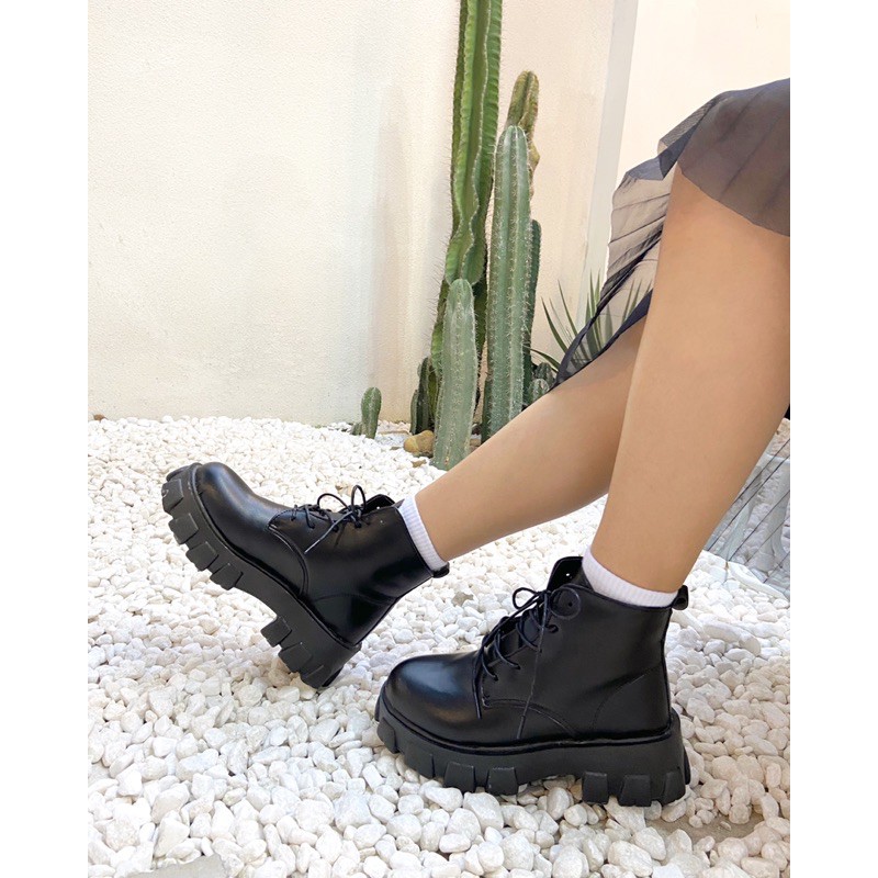 Giày boots đen nữ flatform