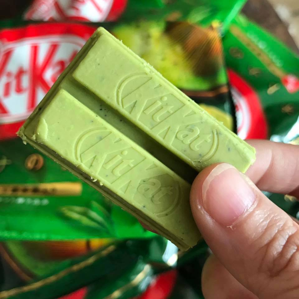 Bánh xốp phủ socola Kitkat Trà xanh gói 136g (8 thanh x 17g)