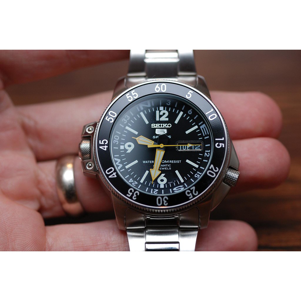 Đồng hồ nam Seiko Diver Automatic Map SKZ211K1