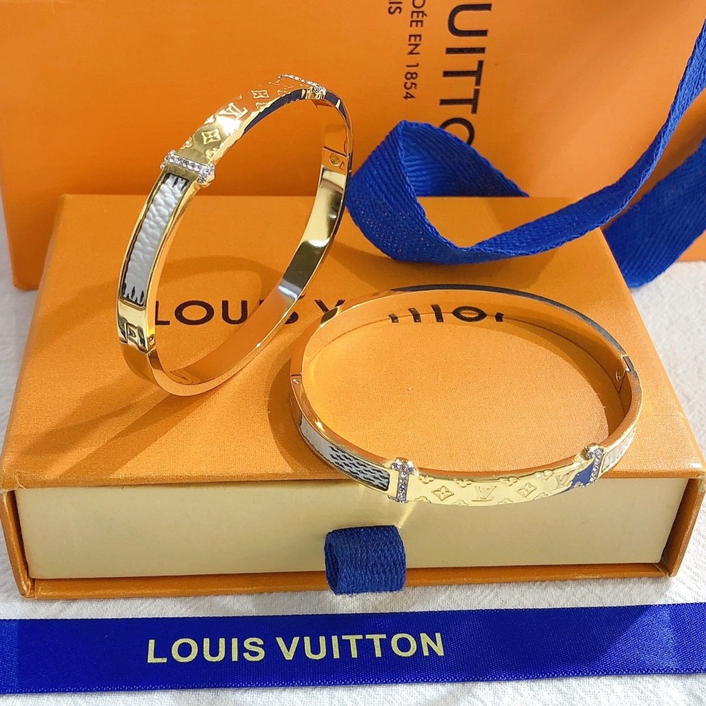 Vòng Tay Louis Vuitton Bằng Thép Titan Họa Tiết Chữ LV Sang Trọng Thời Trang