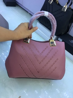 Túi công sở thêu chéo V size 22
