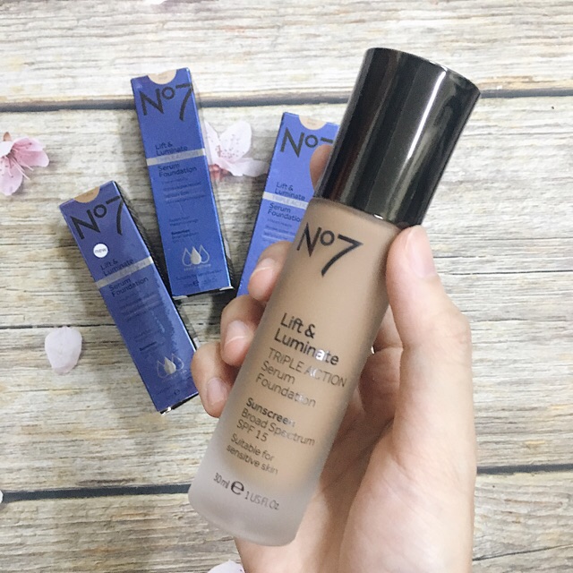 Kem nền dạng serum No7 Lift & Luminate Triple Action Serum Foundation