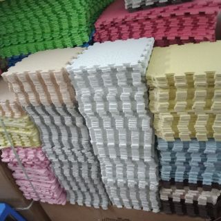 Thảm xốp trải sàn 30x30 ko mùi có lỗi - giao màu ngẫu nhiên