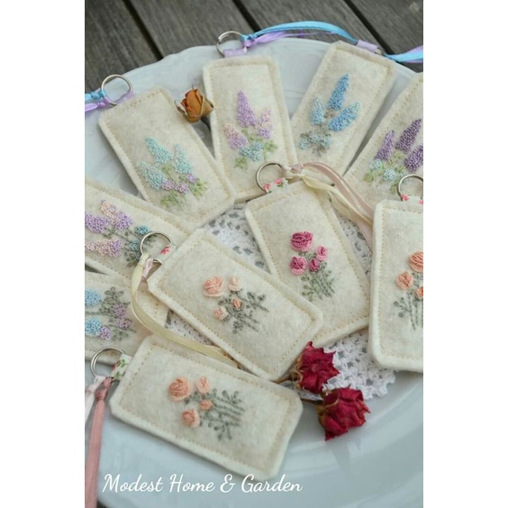 Kẹp sách DIY thêu  MÈO hoa - KIT nguyên liệu tự thêu COMBO THÊU ĐÁNH DẤU SÁCH hoa cỏ xinh xẵn- MIE handmade shop