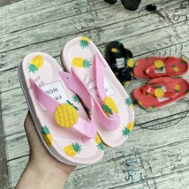 tông dép xỏ ngón trẻ con nữ - dép bé gái trái dứa siêu cute chất liệu cao su siêu êm chân