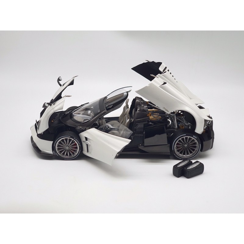 Xe Mô Hình Pagani Huyara 1:18 LCD ( Trắng)