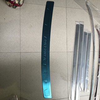 Ốp chống trầy cốp ngoài inox xe Toyota Fortuner đời 2017 đến 2022