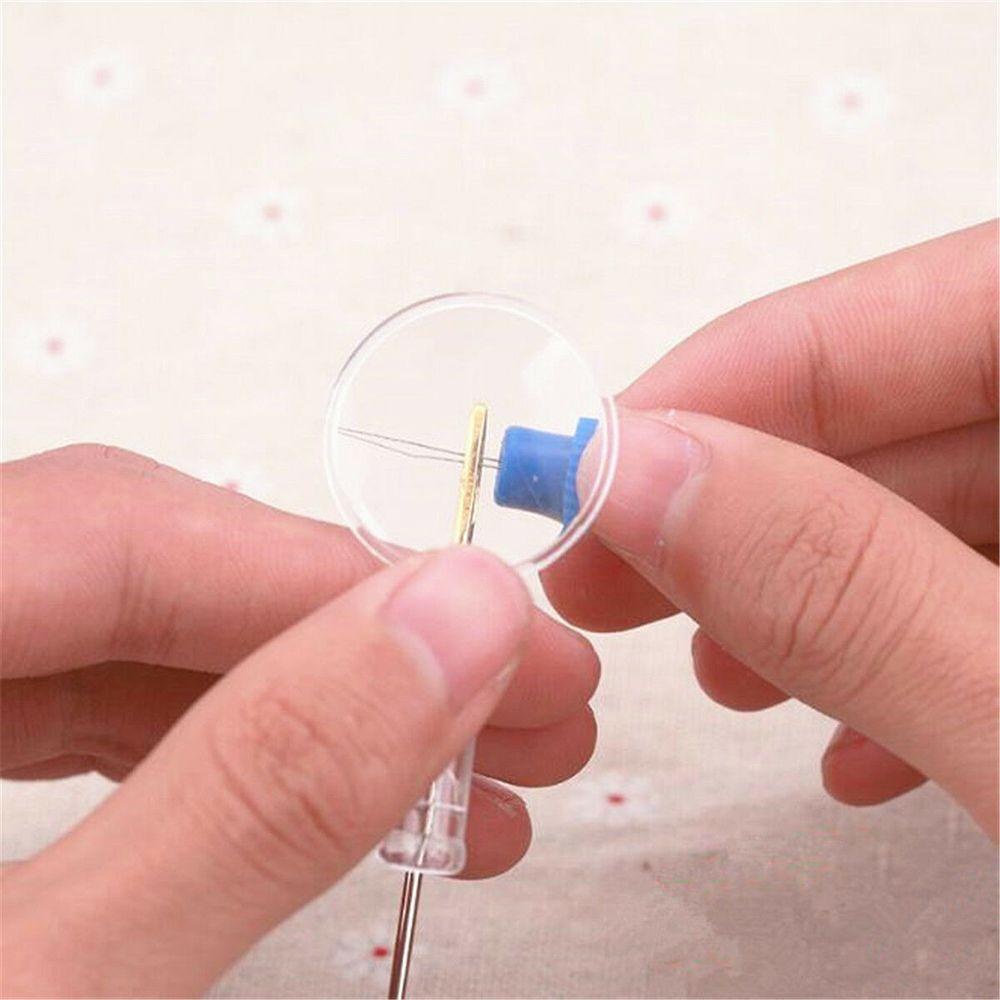 Dụng Cụ Xỏ Chỉ Bằng Nhựa Đơn Giản