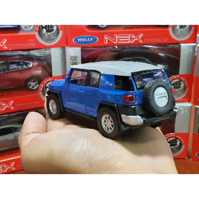 HỘP XE MÔ HÌNH Toyota FJ Cruiser WELLY 1:36 (Xanh)