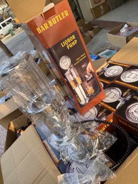 Bình rót rượu hình cây xăng cực chất. | BigBuy360 - bigbuy360.vn