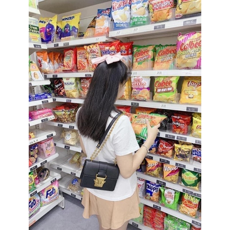 Túi mẫu mới màu đen síze 18cm