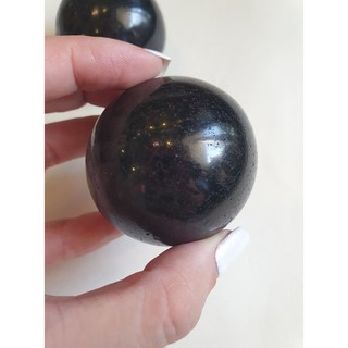 Đá tourmaline hình cầu