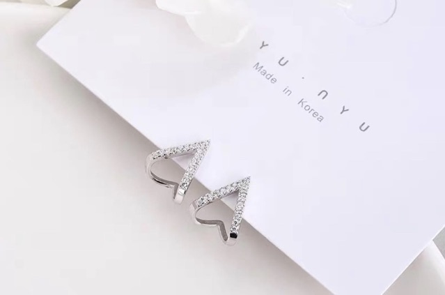 Bông tai nữ bạc ta - khuyên tai gắn đá mẫu sang chảnh - trang sức bạc 9999