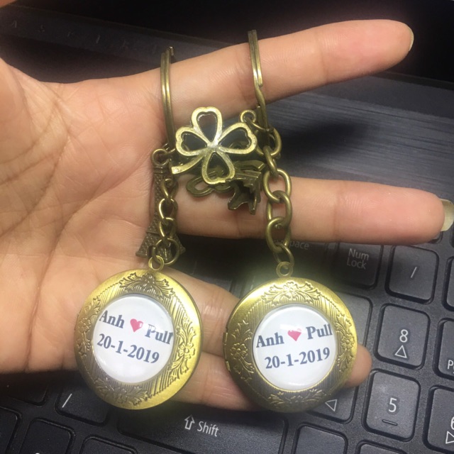 Móc khoá locket măt đồng giả cổ in hình ghi chữ theo yêu cầu in được 3 mặt khác nhau nhé
