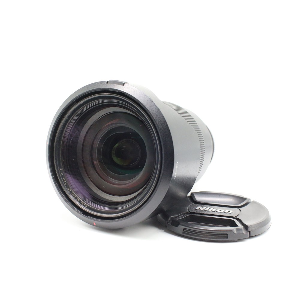 Ống kính Sony FE 24-70mm f/2.8 GM kèm hood