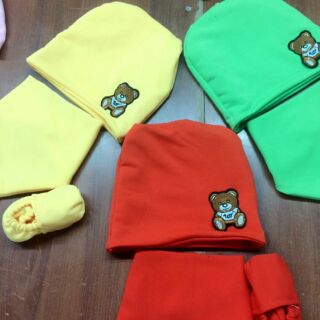 Set 3 mũ yếm giày cho bé.