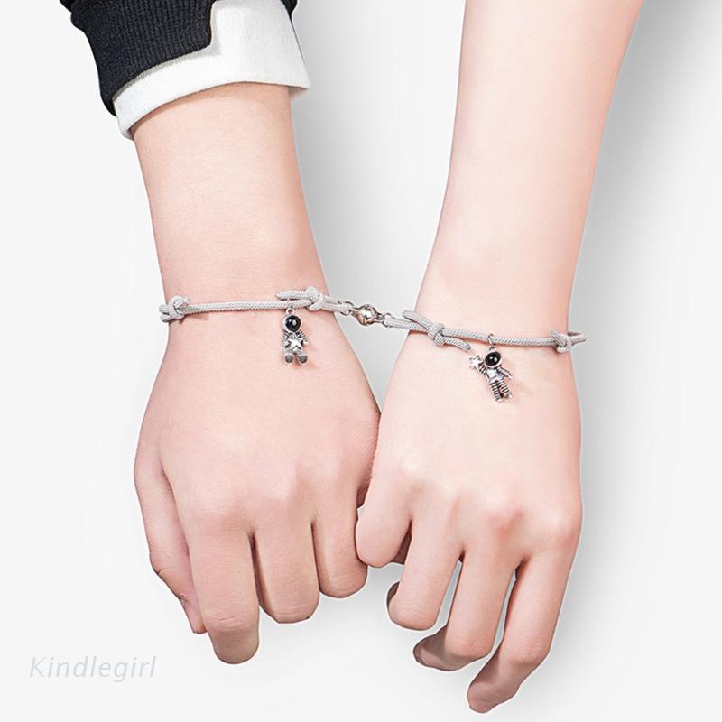 Set 2 vòng tay tình bạn từ tính hình phi hành gia dễ thương sáng tạo tùy chọn màu sắc
