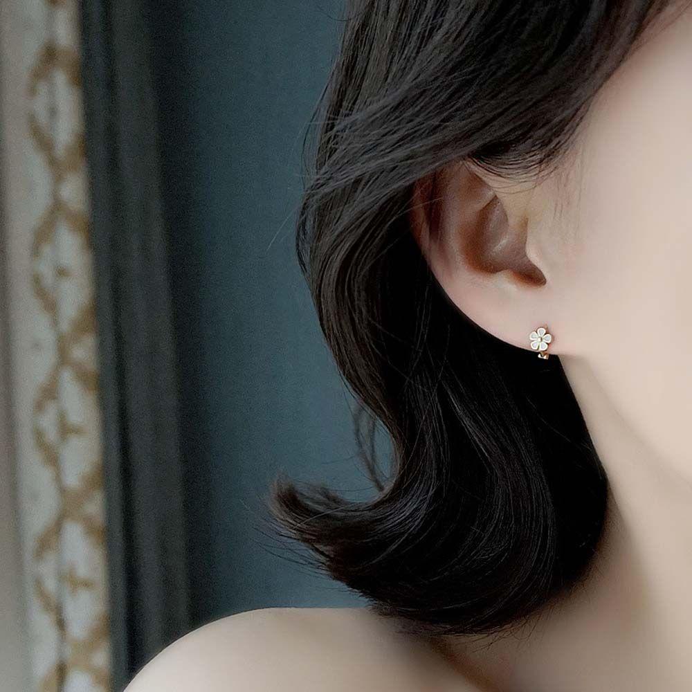 Bông Tai Hình Hoa Cúc Nhỏ Dễ Thương Ngọt Ngào Cho Nữ