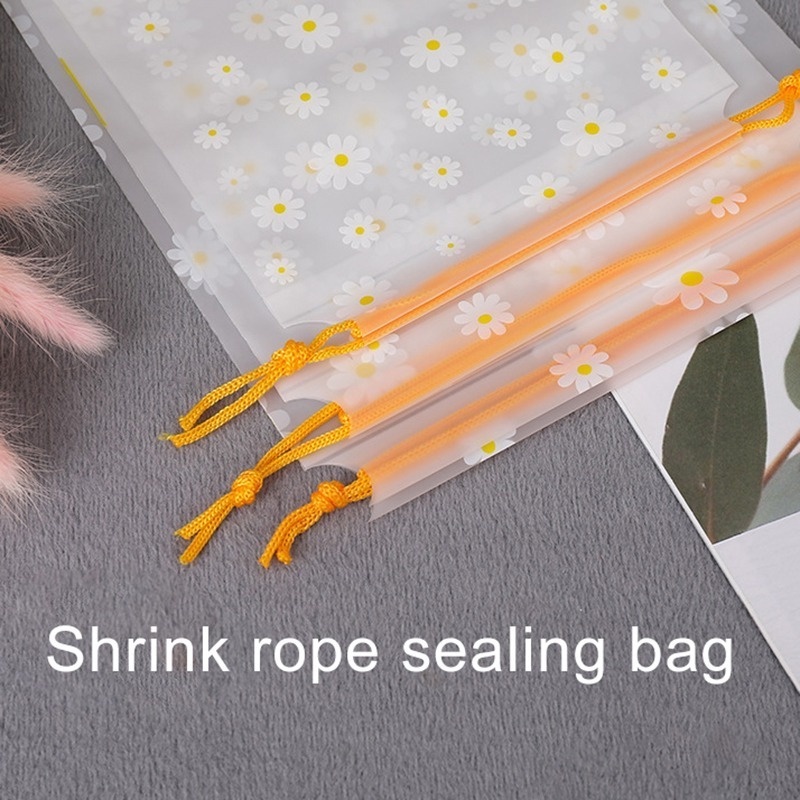 1 Túi Đựng Mỹ Phẩm Trong Suốt Chống Thấm Nước Có Dây Rút In Họa Tiết Hoa Cúc Xinh Xắn