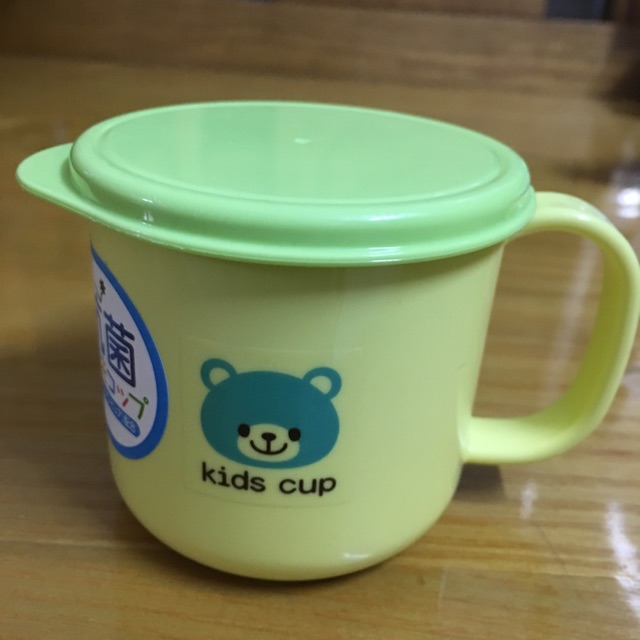 Ca uống nước có nắp đậy cho bé yêu Nhật