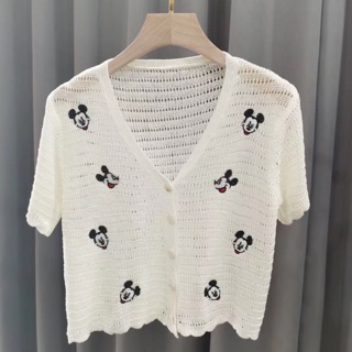 Áo len thêu gấu mickey