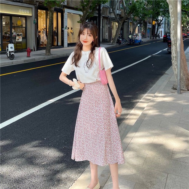 Set áo phông phối chân váy hoa nhí lụa dáng dài, phong cách nàng thơ hàn quốc 2202s02