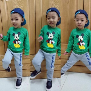 áo nỉ mickey. E hạnh