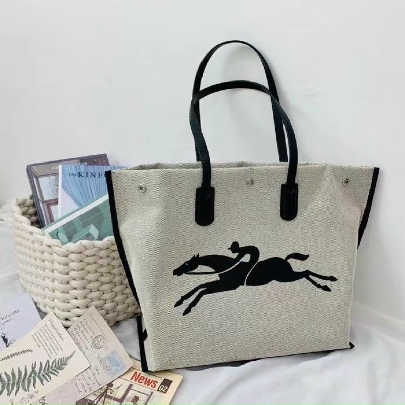 Túi tote Longchamp rộng rãi, bền đẹp