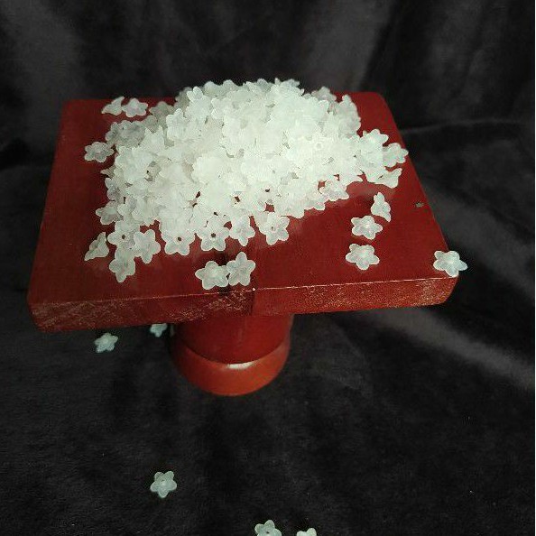 hoa nhựa làm trang sức