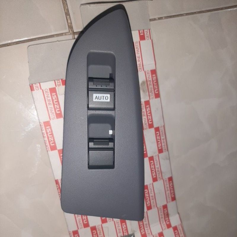 Công tắc bấm kính xe tải Isuzu 24V, Isuzu NMR, NPR, FVM