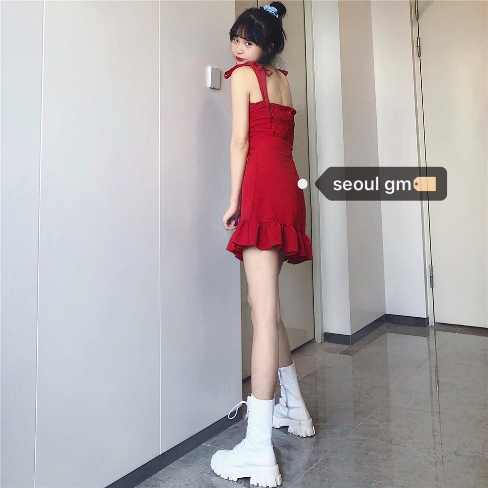 Váy hai dây màu đỏ ôm body nhún bèo đuôi cá dây thắt nơ vai style retro Hong Kong