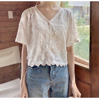 JANET STUDIO • (Sale 20%) Áo cổ tim vải ren nổi