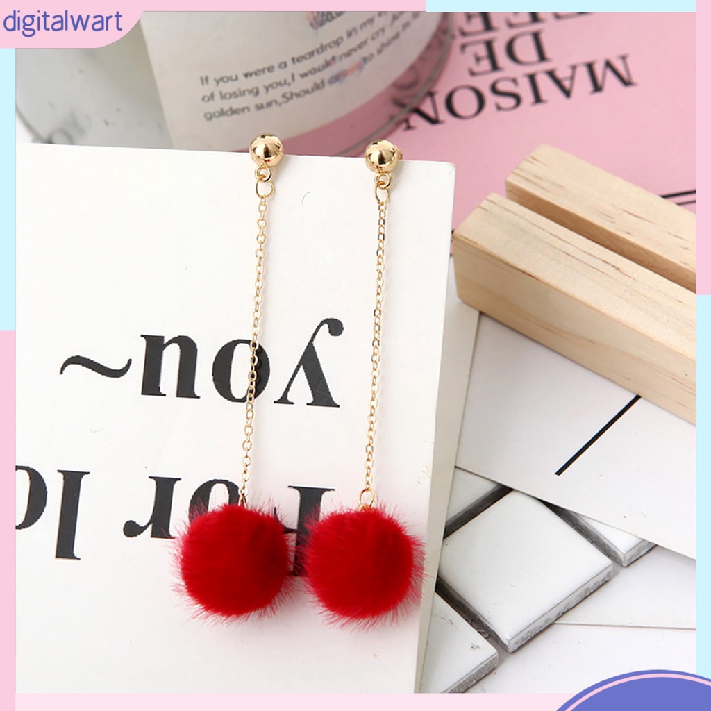 Đôi khuyên tai gắn trang trí quả cầu lông xù xinh xắn dành cho nữ