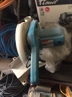 Cắt nhôm makita