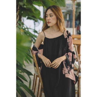 Chicka Chicka - Đầm dây dài màu đen