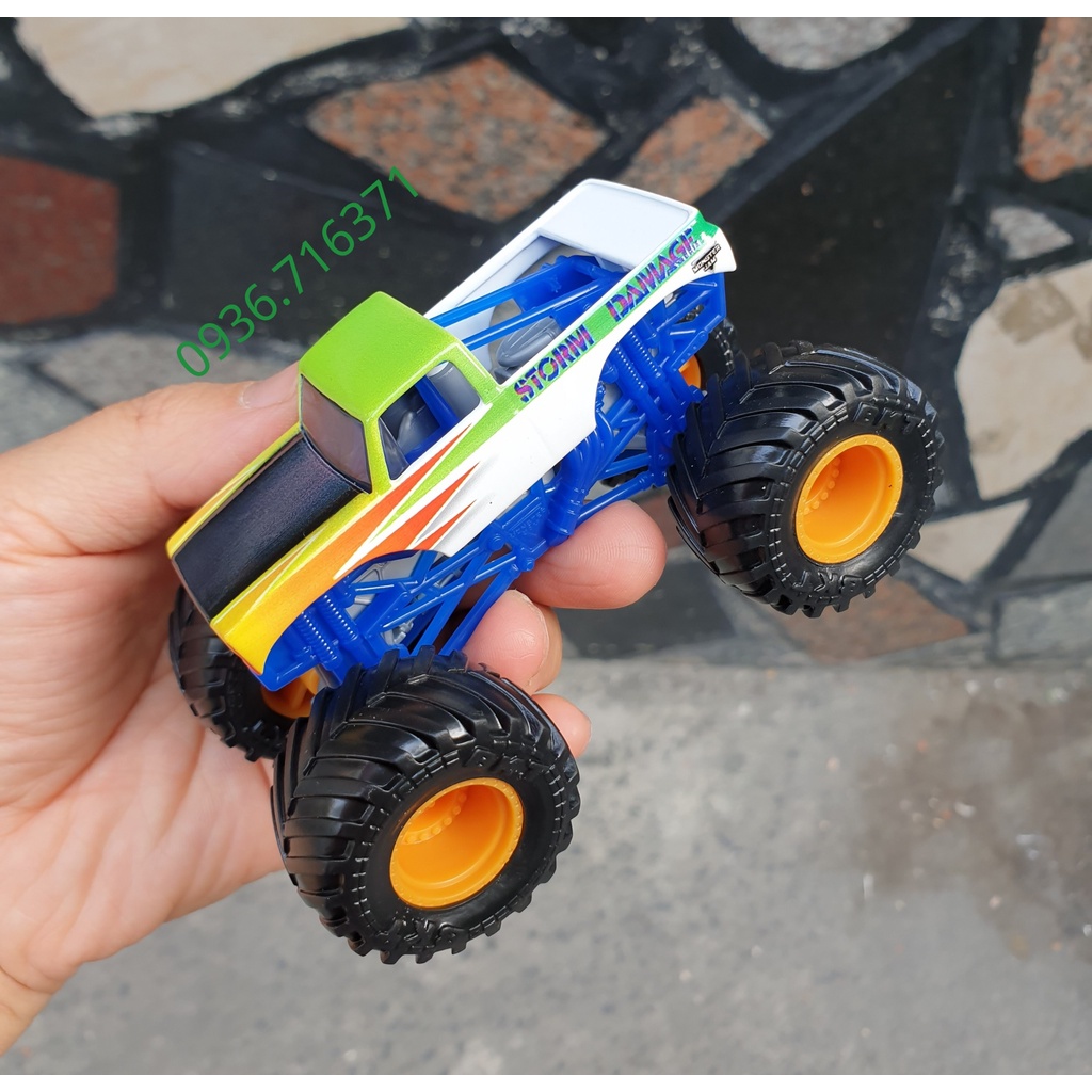 Hộp đồ chơi xe Monster Jam hàng Spin Master