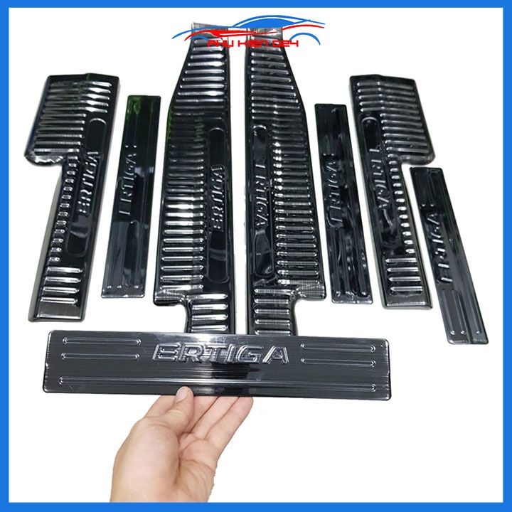 Bộ ốp bậc cửa trong ngoài nẹp bước chân Ertiga 2019-2020-2021-2022 vân Titan chống trầy trang trí xe