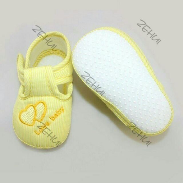 Giày tập đi cho bé