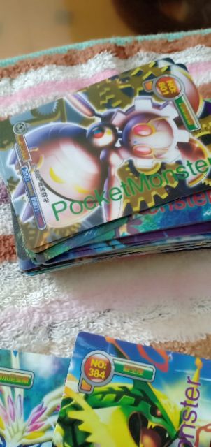 Thẻ bài pokemon dựa dẻo tuổi thơ