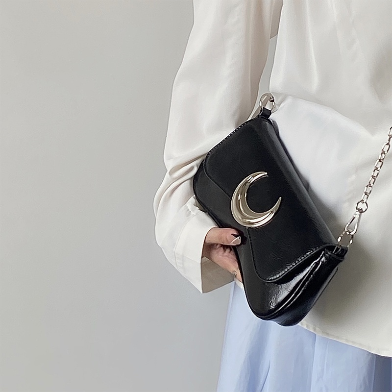 Túi Đeo Vai Màu Đen Khóa Mặt Trăng Thời Trang Cho Nữ