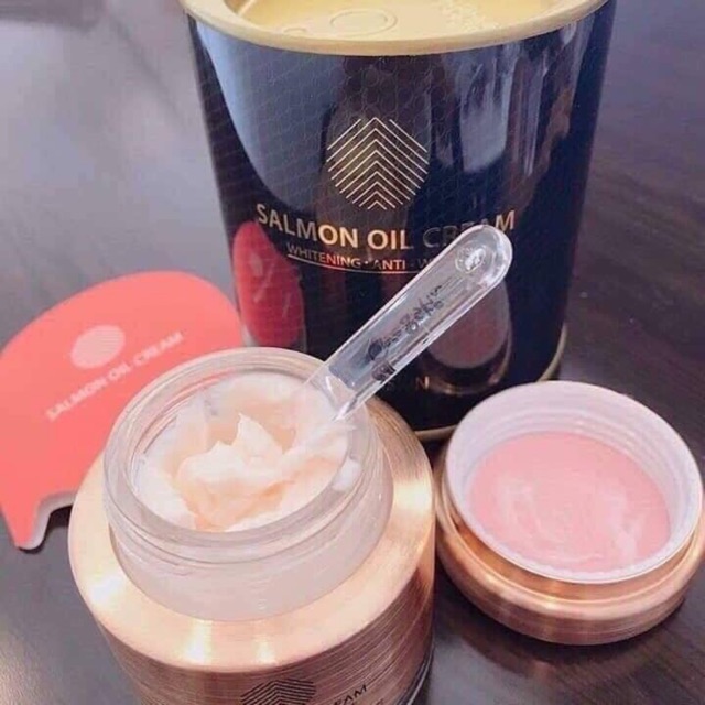 Kem dưỡng trắng da cá hồi