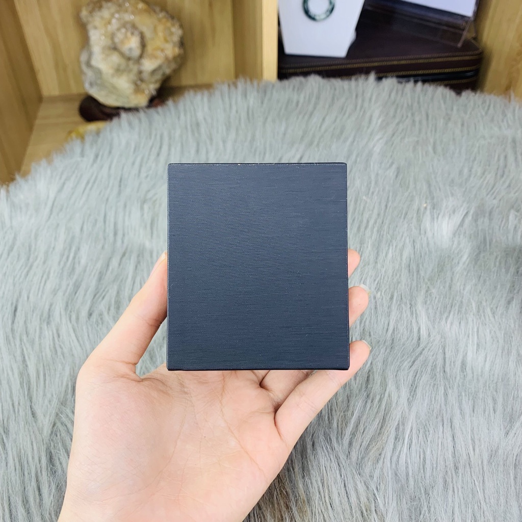 Hộp vuông da đựng dây chuyền cực kỳ sang trọng và tinh tế