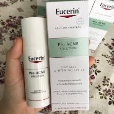 KEM DƯỠNG GIÚP GIẢM MỤN, TRẮNG DA EUCERIN PROACNE DAY MAT WHITENING SPF30 50ML