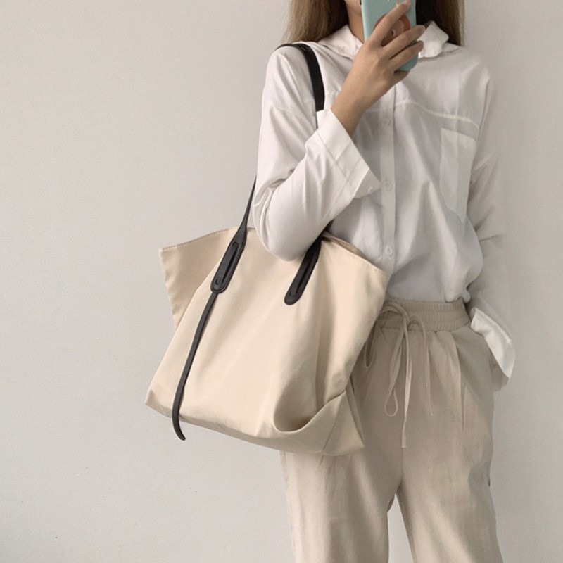 Túi xách bằng nylon sức chứa lớn tiện lợi cho nữ