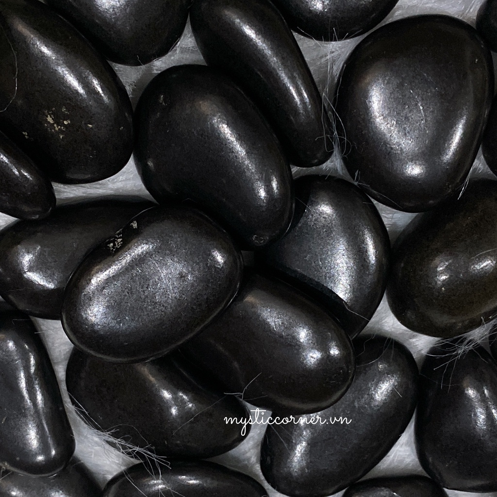 Tumbled đá Shungite bảo vệ, đá năng lượng, đá thanh tẩy, đá phong thủy trong Tarot, Reiki