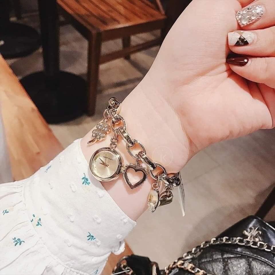 Đồng hồ Nữ ANNE KLEIN lắc tay kèm charm