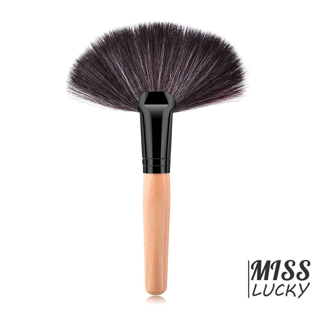 Cây cọ trang điểm phấn nền hình cây quạt độc đáo