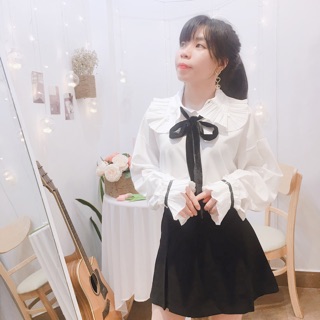 Áo nơ nhung và chân váy xếp li - ảnh shop tự chụp