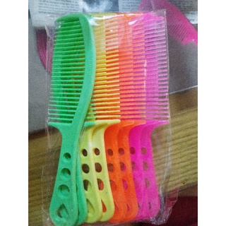 Lược nhựa chải tóc (giao màu ngẫu nhiên)